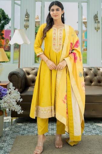 Women Floral Embroidered Sequinned Kurta with Trousers & With Dupatta