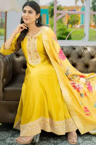 Women Floral Embroidered Sequinned Kurta with Trousers & With Dupatta