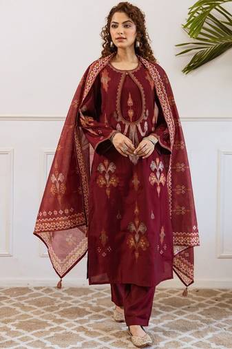 Women Ethnic Motifs Printed Thread Work Kurta with Trousers & With Dupatta