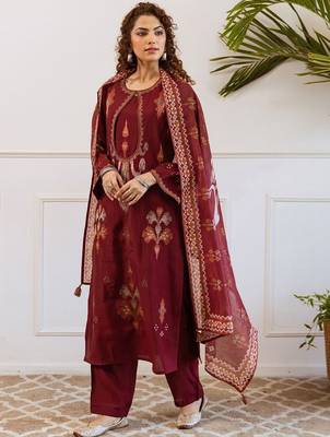Women Ethnic Motifs Printed Thread Work Kurta with Trousers & With Dupatta 3