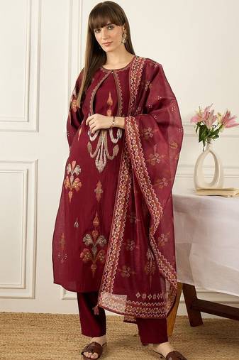 Ethnic Motifs Embroidered Round Neck Thread Work Kurta With Trousers & Dupatta