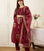 Ethnic Motifs Embroidered Round Neck Thread Work Kurta With Trousers & Dupatta