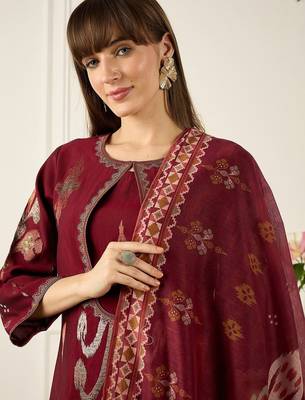 Ethnic Motifs Embroidered Round Neck Thread Work Kurta With Trousers & Dupatta 2