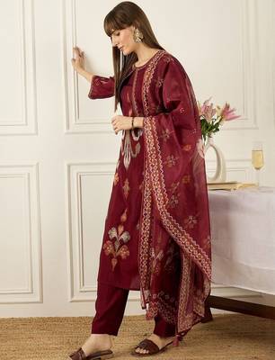 Ethnic Motifs Embroidered Round Neck Thread Work Kurta With Trousers & Dupatta 3