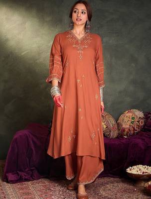 Women Ethnic Motifs Embroidered Thread Work Kurta with Palazzos 1