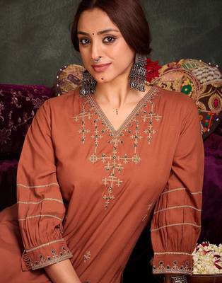 Women Ethnic Motifs Embroidered Thread Work Kurta with Palazzos 3