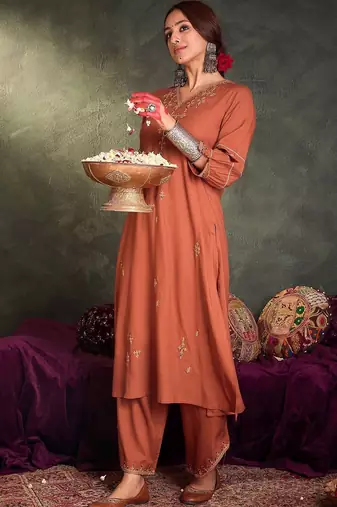 Women Ethnic Motifs Embroidered Thread Work Kurta with Palazzos