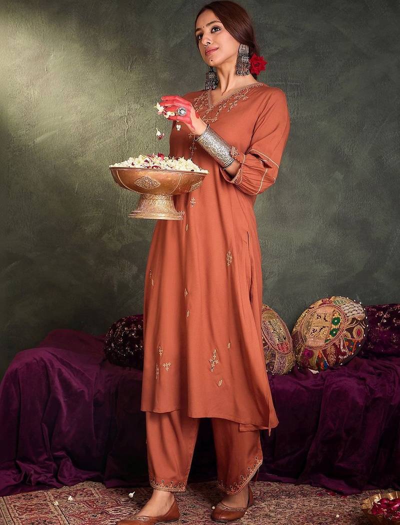 Women Ethnic Motifs Embroidered Thread Work Kurta with Palazzos