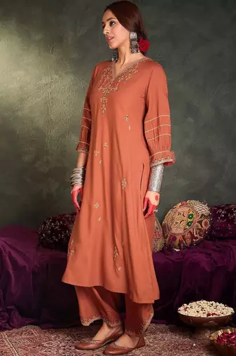 Women Ethnic Motifs Embroidered Thread Work Kurta with Palazzos