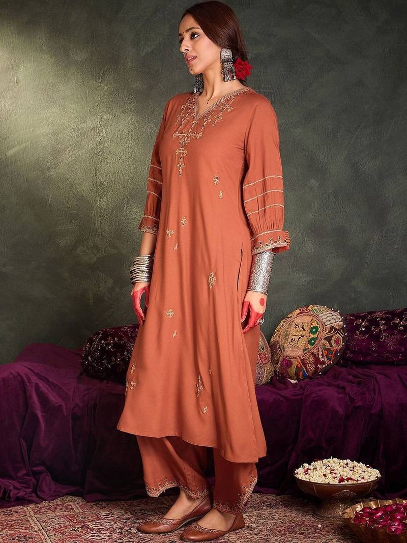 Women Ethnic Motifs Embroidered Thread Work Kurta with Palazzos
