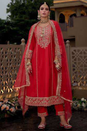 Ethnic Motifs Embroidered Panelled Kurta With Trousers & Dupatta