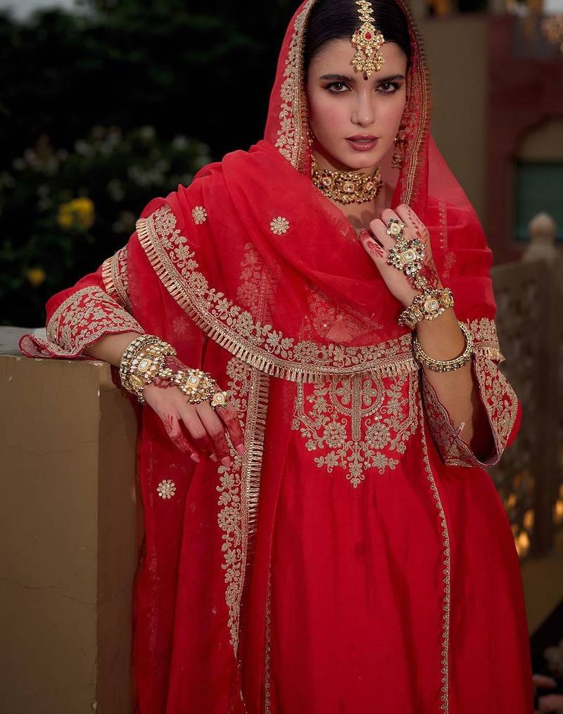 Ethnic Motifs Embroidered Panelled Kurta With Trousers & Dupatta