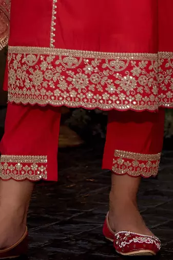 Ethnic Motifs Embroidered Panelled Kurta With Trousers & Dupatta
