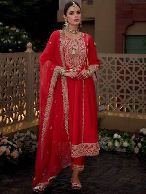 Ethnic Motifs Embroidered Panelled Kurta With Trousers & Dupatta 7