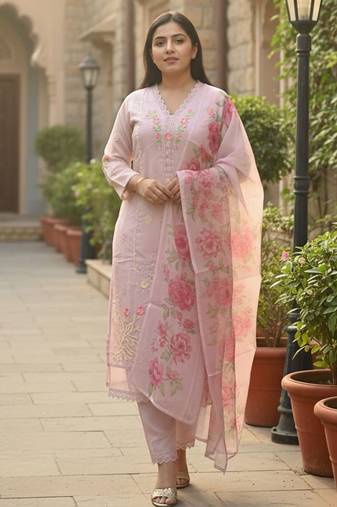 Women Floral Embroidered Thread Work Kurta with Trousers & Dupatta
