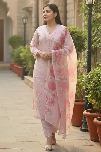 Women Floral Embroidered Thread Work Kurta with Trousers & Dupatta
