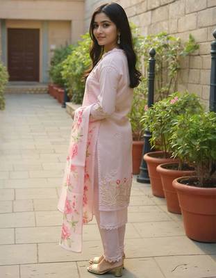 Women Floral Embroidered Thread Work Kurta with Trousers & Dupatta 4
