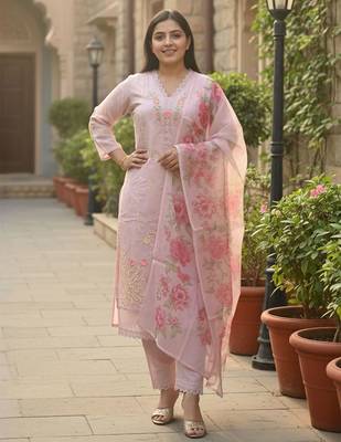 Women Floral Embroidered Thread Work Kurta with Trousers & Dupatta 5