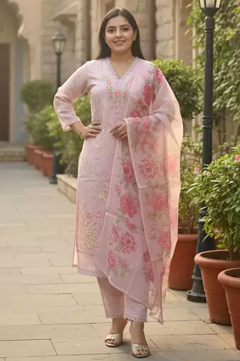 Women Floral Embroidered Thread Work Kurta with Trousers & Dupatta