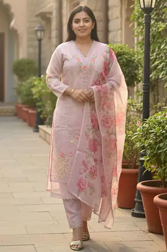 Women Floral Embroidered Thread Work Kurta with Trousers & Dupatta