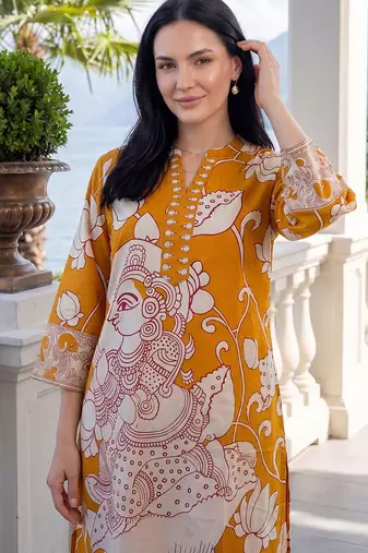 Women Ethnic Motifs Printed Cotton Kurta with Trousers