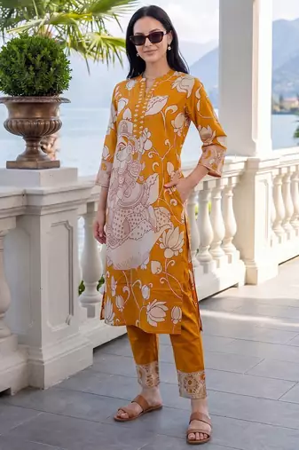 Women Ethnic Motifs Printed Cotton Kurta with Trousers