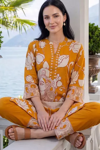 Women Ethnic Motifs Printed Cotton Kurta with Trousers