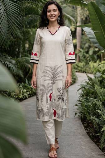 Women Ethnic Motifs Printed Thread Work Kurta with Trousers