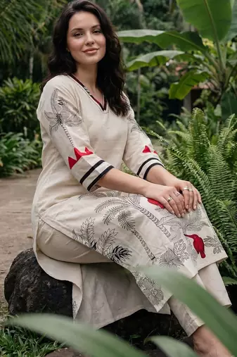 Women Ethnic Motifs Printed Thread Work Kurta with Trousers
