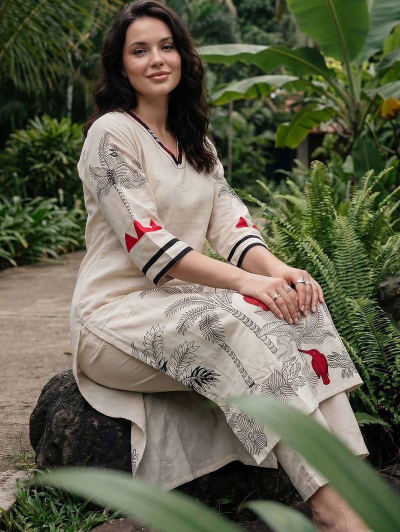Women Ethnic Motifs Printed Thread Work Kurta with Trousers