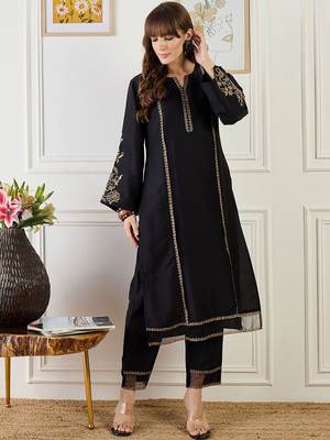 Women Ethnic Motifs Embroidered Kurta with Trousers 1