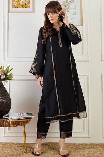 Women Ethnic Motifs Embroidered Kurta with Trousers