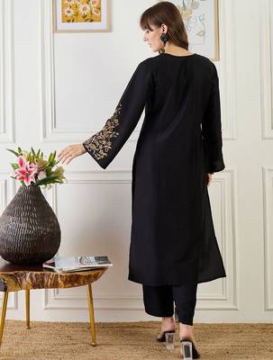 Women Ethnic Motifs Embroidered Kurta with Trousers 4