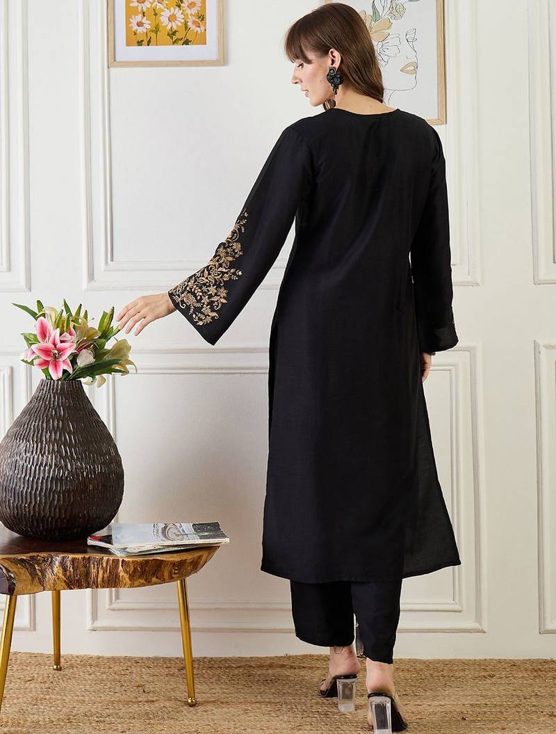 Women Ethnic Motifs Embroidered Kurta with Trousers