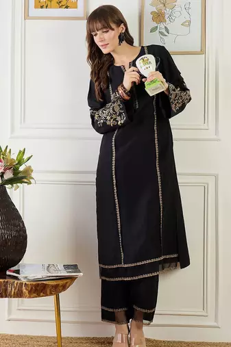 Women Ethnic Motifs Embroidered Kurta with Trousers