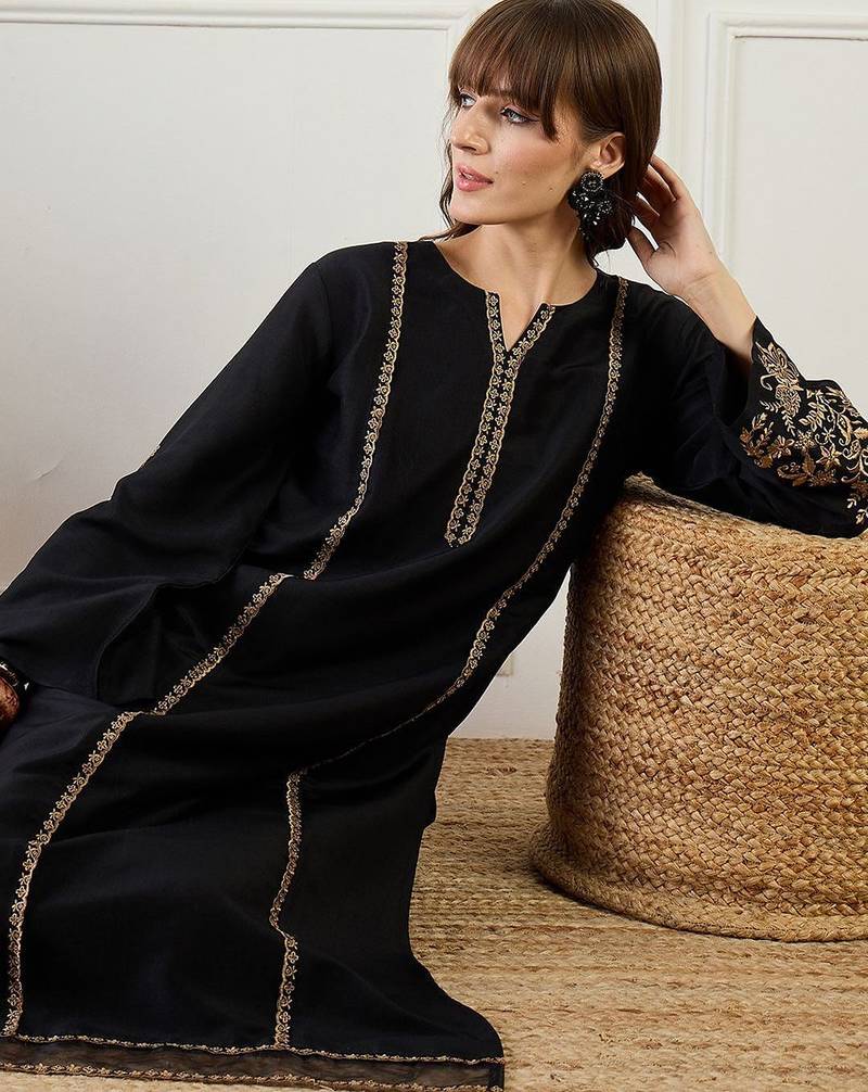 Women Ethnic Motifs Embroidered Kurta with Trousers