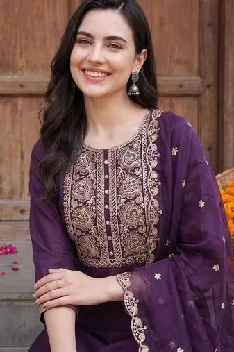 Women Floral Embroidered Thread Work Kurta with Trousers & With Dupatta