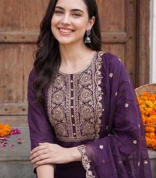 Women Floral Embroidered Thread Work Kurta with Trousers & With Dupatta