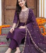 Women Floral Embroidered Thread Work Kurta with Trousers & With Dupatta