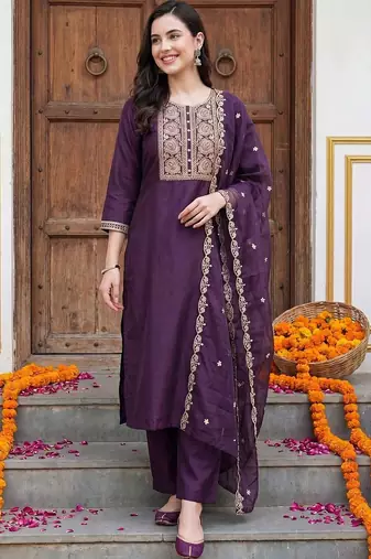 Women Floral Embroidered Thread Work Kurta with Trousers & With Dupatta