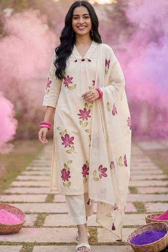 Women Floral Printed Cotton Kurta with Trousers & With Dupatta