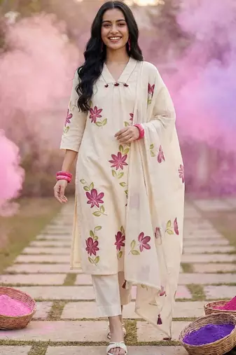 Women Floral Printed Cotton Kurta with Trousers & With Dupatta
