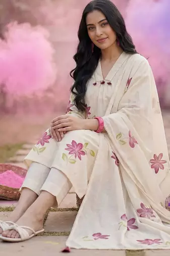 Women Floral Printed Cotton Kurta with Trousers & With Dupatta