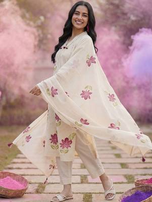 Women Floral Printed Cotton Kurta with Trousers & With Dupatta 6