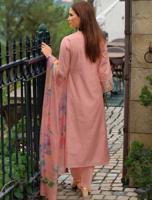 Women Floral Embroidered Thread Work Kurta with Trousers & With Dupatta 3