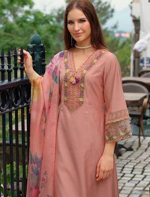 Women Floral Embroidered Thread Work Kurta with Trousers & With Dupatta 4