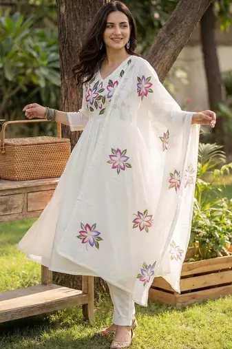 Women Floral Printed Empire Cotton Kurta with Trousers & With Dupatta