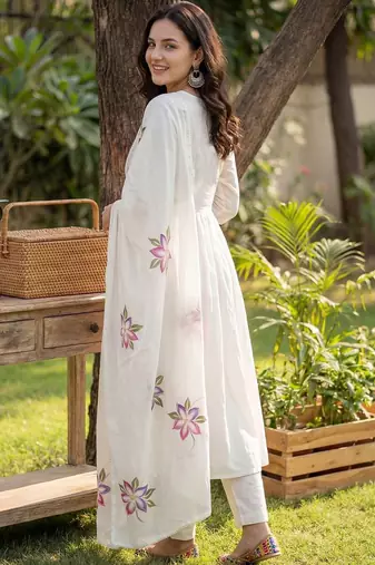 Women Floral Printed Empire Cotton Kurta with Trousers & With Dupatta