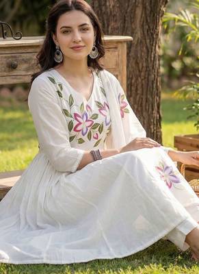 Women Floral Printed Empire Cotton Kurta with Trousers & With Dupatta 4