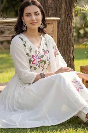 Women Floral Printed Empire Cotton Kurta with Trousers & With Dupatta